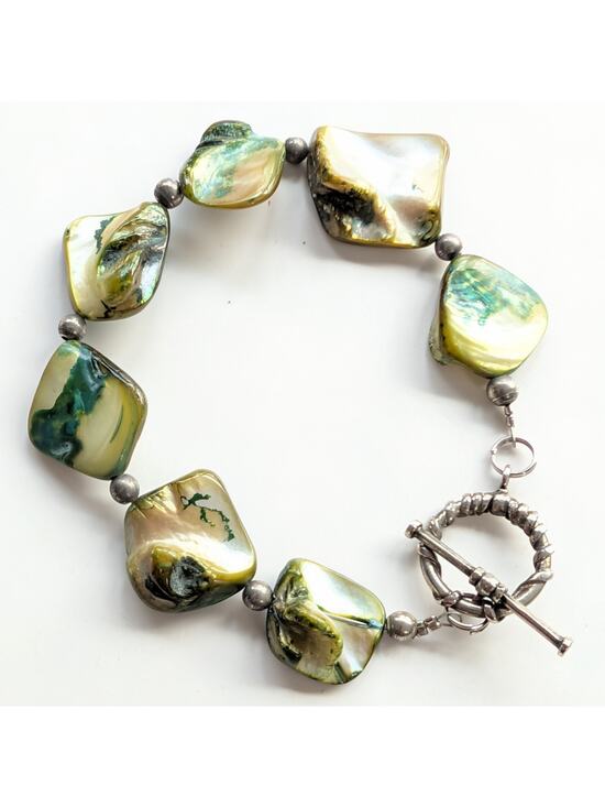 Unbranded Jewelry - Vintage Dyed Shell Mother Of Pearl Coastal Beach Beaded Toggle Bracelet
